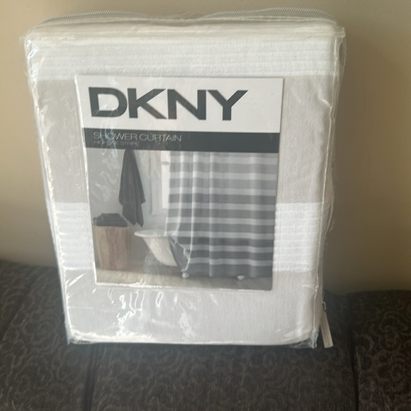 DKNY Gray /white Shower Curtain - Picture 2 of 6